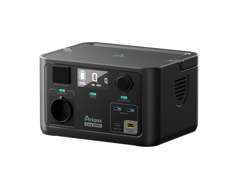 De Arkpax Core 300W Powerstation levert betrouwbare stroom in een formaat dat gemakkelijk in je tas of auto past. Of je nu gaat wandelen, foto’s maakt in de natuur, op afstand werkt of je voorbereidt op onverwachte stroomuitval.
