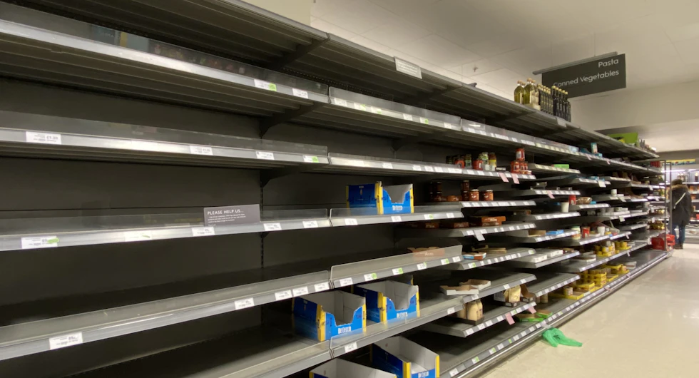 Lege supermarkten noodsituatie: logistiek en huishouden